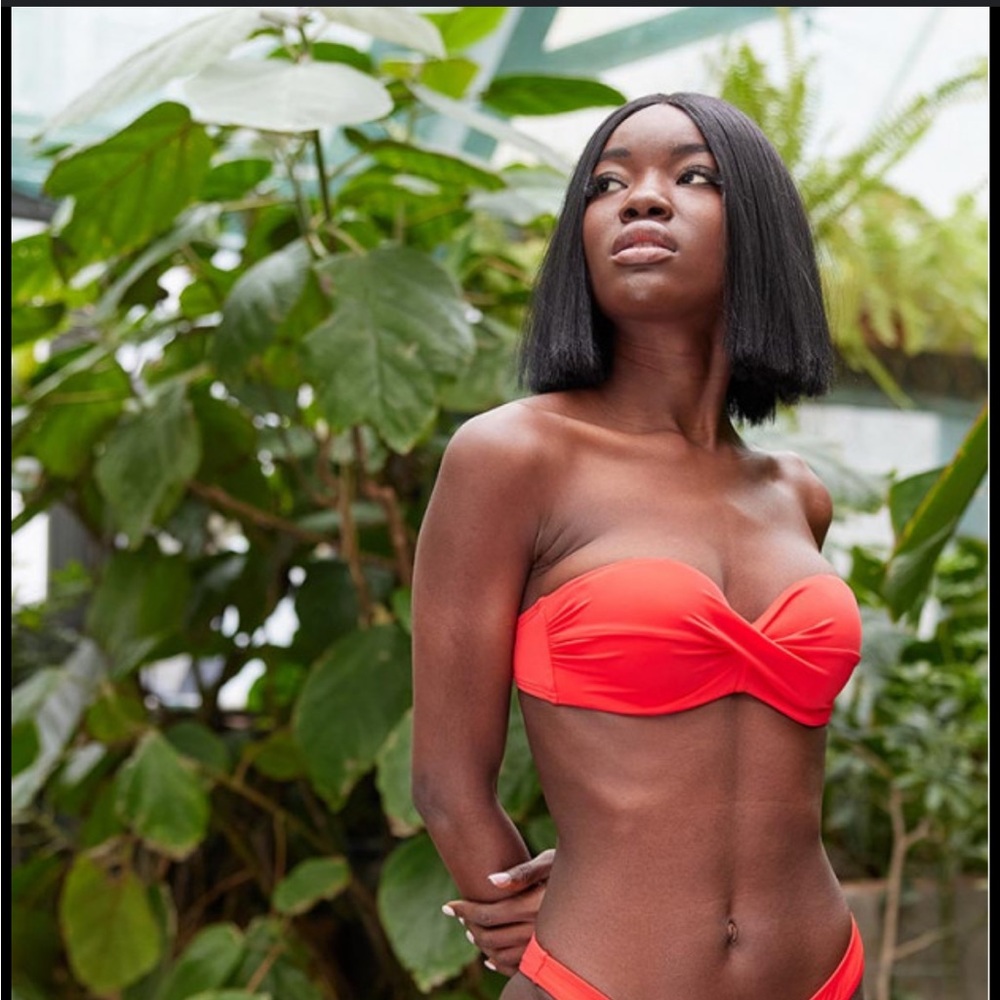 Victoria’s Secret blood orange knockout front twist bandeau bikini top 32D